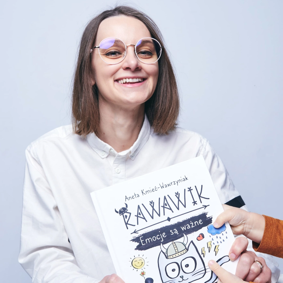 books author and illustrator aneta kmieć-wawrzyniak ravavik