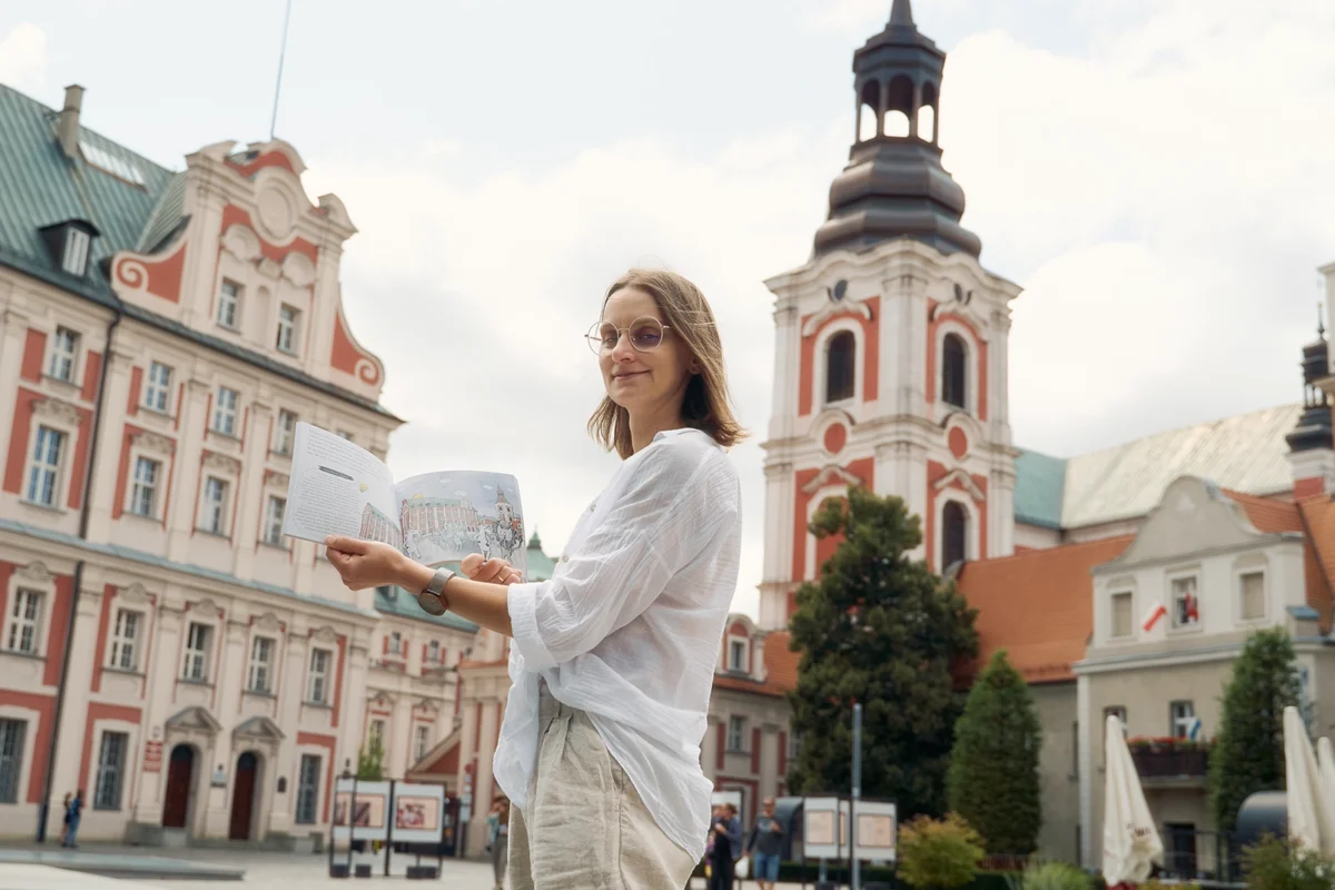books author and illustrator aneta kmieć-wawrzyniak ravavik